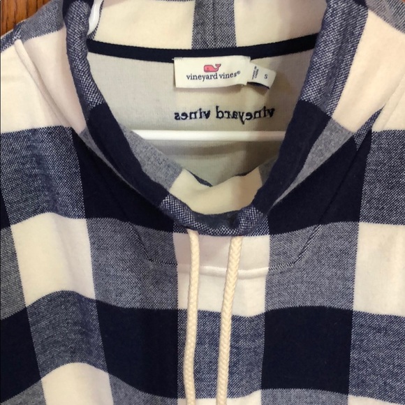 Vineyard vines cow neck - Picture 2 of 4